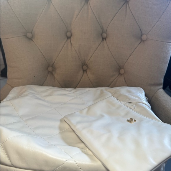 CHANEL SMALL 22 HANDBAG - Picture 13 of 15